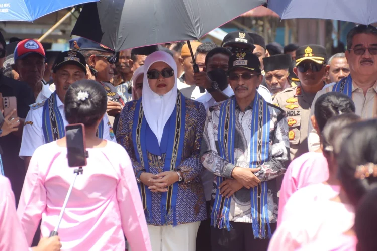 Bupati SBB Asri Arman Perkuat Nilai Pela Gandong di Lisabata, Gubernur Maluku Resmikan Tugu Adat
