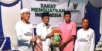 Bupati Asri Arman dan BAZNAS SBB Salurkan Zakat dan Bantuan UMKM dalam Safari Ramadan di Huamual Belakang