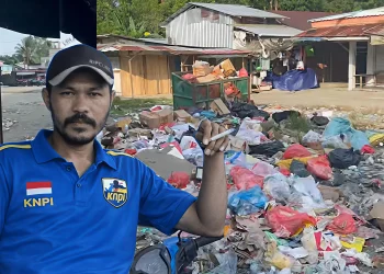 Sampah Menumpuk di Pasar Piru, KNPI SBB: Dinas Teknis Lalai, Citra Pemda Jadi Korban
