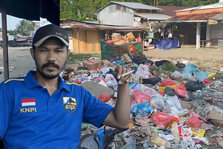 Sampah Menumpuk di Pasar Piru, KNPI SBB: Dinas Teknis Lalai, Citra Pemda Jadi Korban