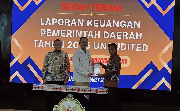 Bupati SBB Serahkan LKPD 2025 ke BPK Perwakilan Maluku