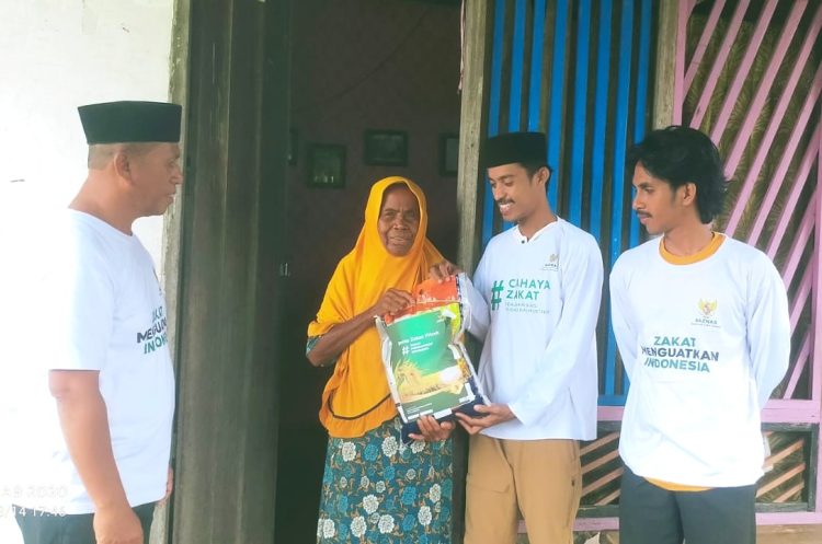 HIPPMAH dan BAZNAS SBB Bagi 77 Paket Beras ke Warga Kurang Mampu