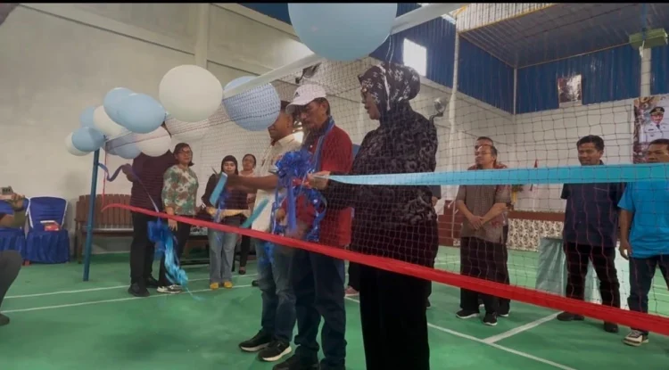 Pemkab SBB Resmikan Fasilitas Olahraga dan Gedung Serbaguna di Desa Kamal