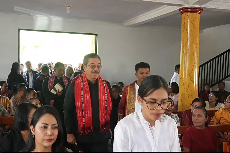 Tekan Peran Keluarga dan Sinergi Sosial, Gubernur Maluku Hadiri Syukur Paskah di Suli Banda