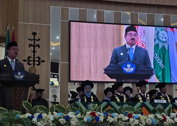 Gubernur Maluku Dorong Ekonomi Berkelanjutan di Wisuda Perdana UMM, Soroti Disparitas Harga dan Proyek Strategis