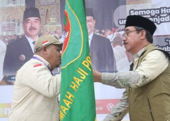 Gubernur Maluku Tekankan Pelayanan dan Disiplin Jemaah Saat Lepas 393 Calon Haji ke Tanah Suci