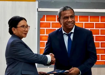 Prof. Yance Serahkan Kepemimpinan IAKN Ambon kepada Dr. Elka Anakotta