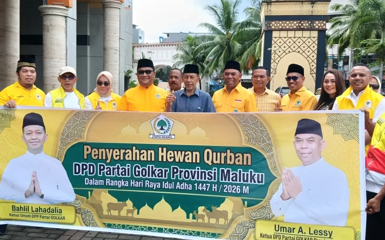 Serahkan Hewan Qurban di Al Fatah, Golkar Maluku Jadikan Idul Adha Penguatan Kepedulian Sosial
