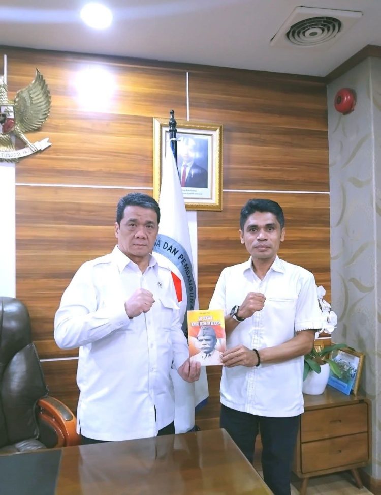 Menuju Pahlawan Nasional 2026, Kamil Mony Serahkan Buku Biografi Sangadji