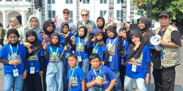 Kota Tua Jadi Kelas Terbuka, Siswa RBC Latih Bahasa Inggris Bersama Turis Asing