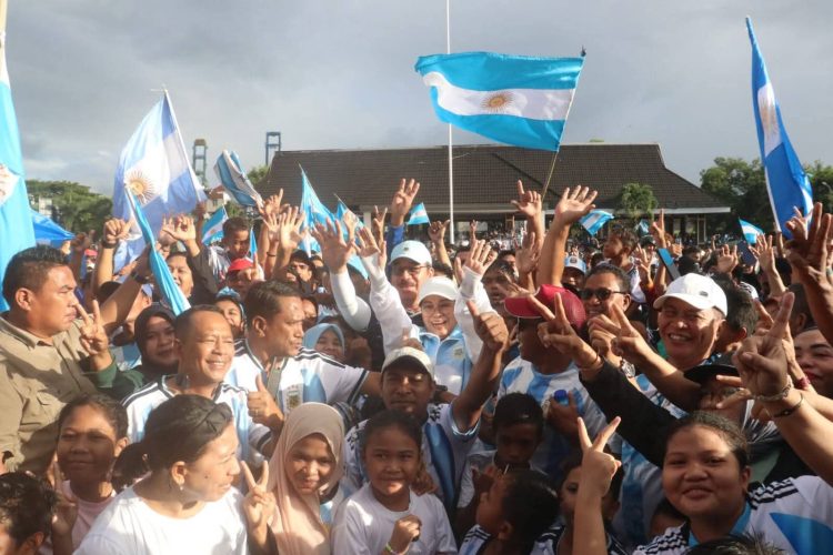 Gubernur – Wagub Berbaur Bersama Masyarakat, Nobar Argentina VS Tanjung Verde