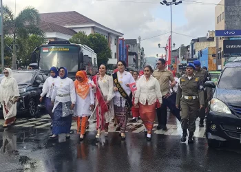 Ningsih Ketua PIM SBB Dorong Pelestarian Budaya Lewat Parade Kebaya, Ajak Generasi Muda Bangga Warisan Daerah