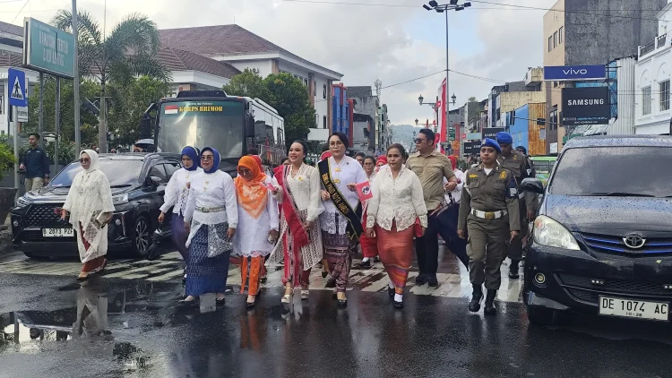 Ningsih Ketua PIM SBB Dorong Pelestarian Budaya Lewat Parade Kebaya, Ajak Generasi Muda Bangga Warisan Daerah