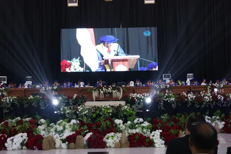 Gubernur Hendrik Dorong Lulusan Unpatti Jadi Agen Perubahan di Era Society 5.0