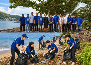 Demokrat Ambon Tunjukkan Politik Aksi Nyata, Ratusan Kilo Sampah Diangkut dari Pesisir Rumah Tiga