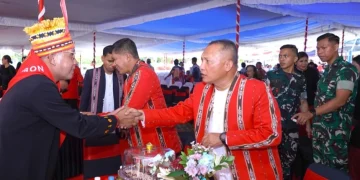 Danrem 151/Binaiya Tampil Berbalut Busana Adat Merah, Hadiri Puncak HUT ke-451 Kota Ambon