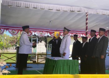 Bupati SBT Lantik Pejabat Kepala Negeri dan BPN Batuasa